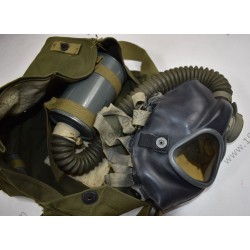 Lightweight service gasmask in bag  - 1