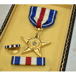 Silver Star medal set in coffin case