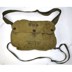 Lightweight service gasmask bag