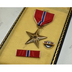 Bronze Star medal set in coffin case