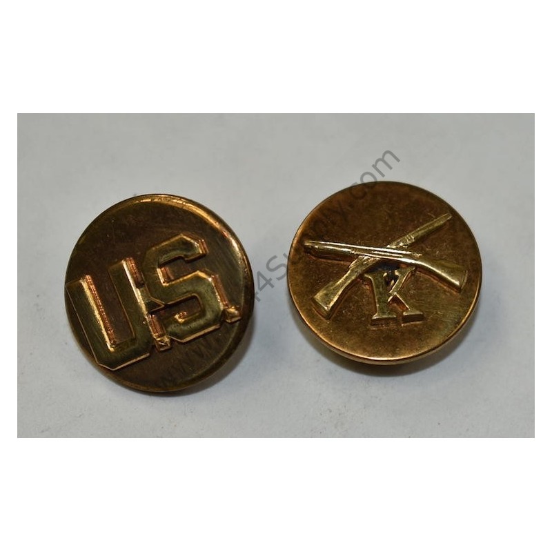 Infantry collar disk set K Company