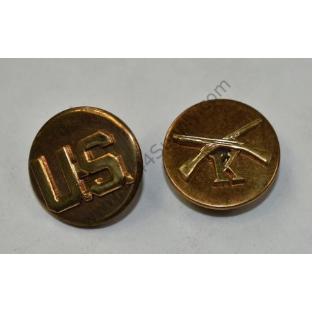 Infantry collar disk set K Company