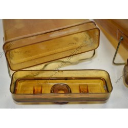 Kit de survie E-17, pochette avec deux flacons