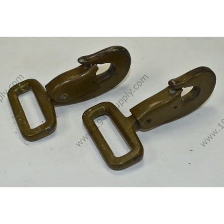 T/5 reserve parachute hooks