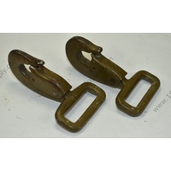 T/5 reserve parachute hooks