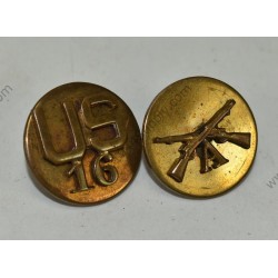 16th Infantry Regiment (1st Division) collar disk set A Company