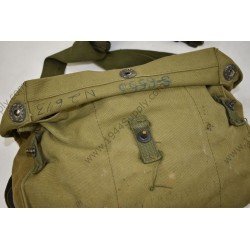 Lightweight service gasmask bag