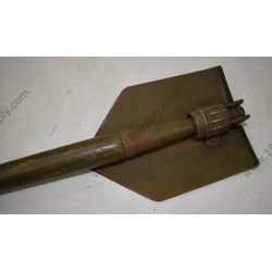 M-1943 Folding shovel & carrier