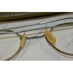 GI spectacles, ID-ed