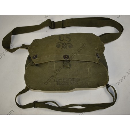 Lightweight service gasmask bag