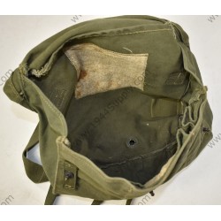 Lightweight service gasmask bag