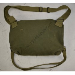 Lightweight service gasmask bag