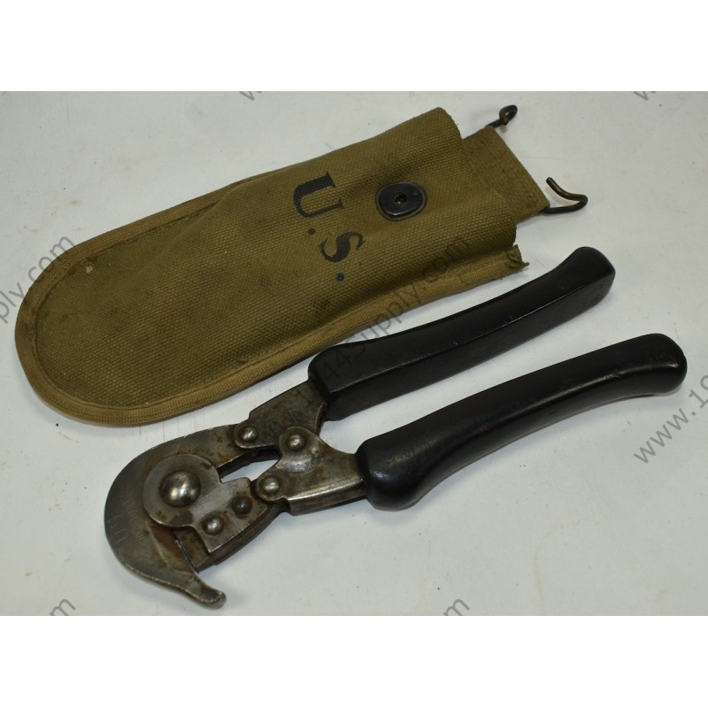 Wire cutter in pouch