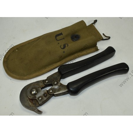 Wire cutter in pouch