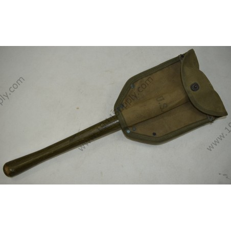 M-1943 Folding shovel & carrier