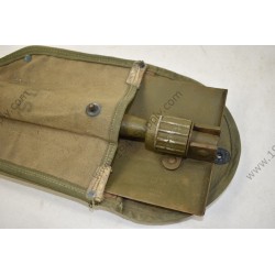 M-1943 Folding shovel & carrier