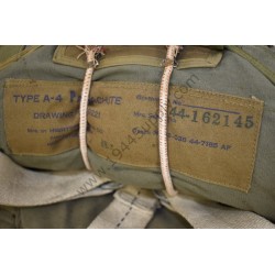 A-4 parachute set