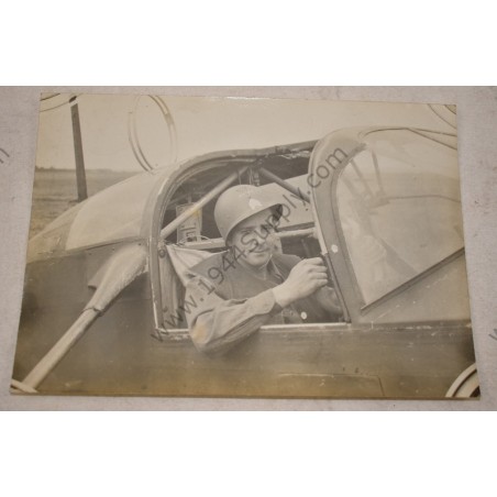 Photo of GI with 83rd Division marked liner