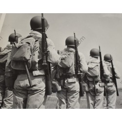 Photo of soldiers with new type helmets