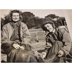 Photo of two nurses on Anzio beachhead