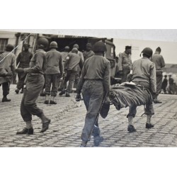 Photo of US wounded arriving in England