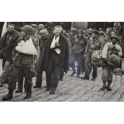 Photo of US wounded arriving in England