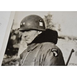 Photo du Maj. Gen. Maxwell D. Taylor à Noville