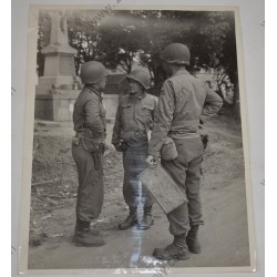 Photo of 3rd Armored Division officers in Saint-Denis-le-Gast