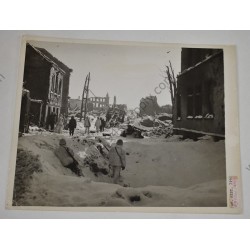 Photo of GI's in winter camouflage in the Bulge