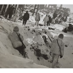 Photo de GI's en tenue de camouflage d'hiver dans les Ardennes