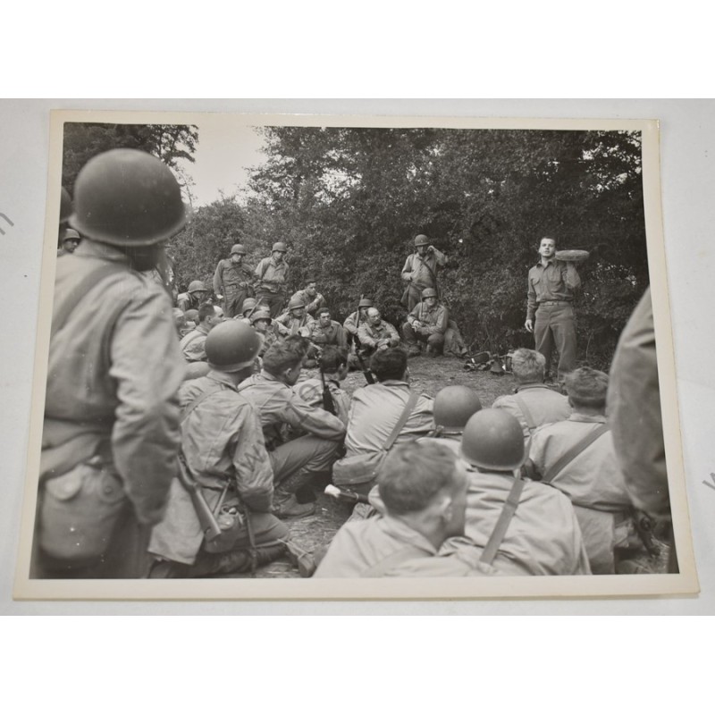 Photo of replacements receiving lecture on mines