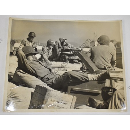 Photo d'un soldat avec un tourne-disque dans le sud de la France