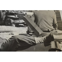 Photo d'un soldat avec un tourne-disque dans le sud de la France