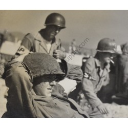 Photo d'un soldat avec un tourne-disque dans le sud de la France