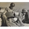 Photo d'un soldat avec un tourne-disque dans le sud de la France