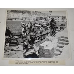 Photo du général Patton débarquant en Sicile