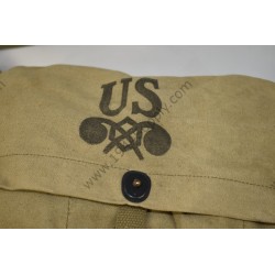 Lightweight service gasmask bag