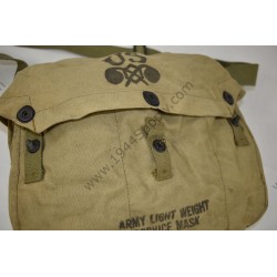 Lightweight service gasmask bag