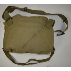 Lightweight service gasmask bag