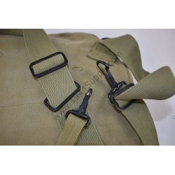 Lightweight service gasmask bag
