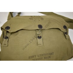 Lightweight service gasmask bag