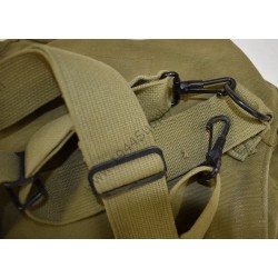 Lightweight service gasmask bag