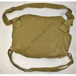 Lightweight service gasmask bag