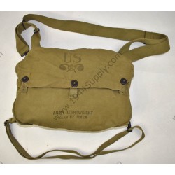 Lightweight service gasmask bag