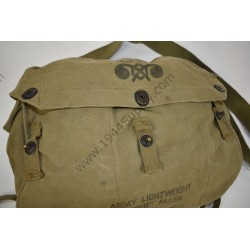 Lightweight service gasmask bag