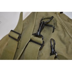 Lightweight service gasmask bag
