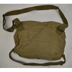Lightweight service gasmask bag