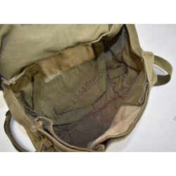 Lightweight service gasmask bag