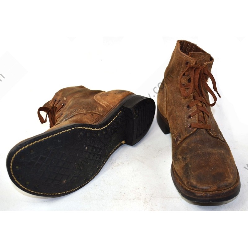 Brodequins cuir tourné, pointure 9½C Brodequins cuir tourné, pointure 9½C
