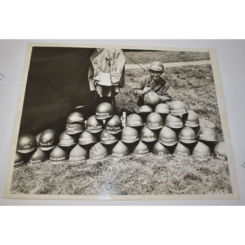 Photo of 4th Division painted liners Photo of 4th Division painted liners